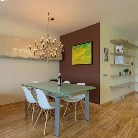 Penthouse With Private Swimming Pool Lägenhet